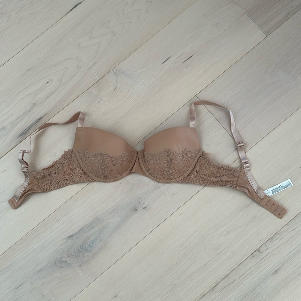 Yamamay 32D beige bra with lacy detail and underwire
